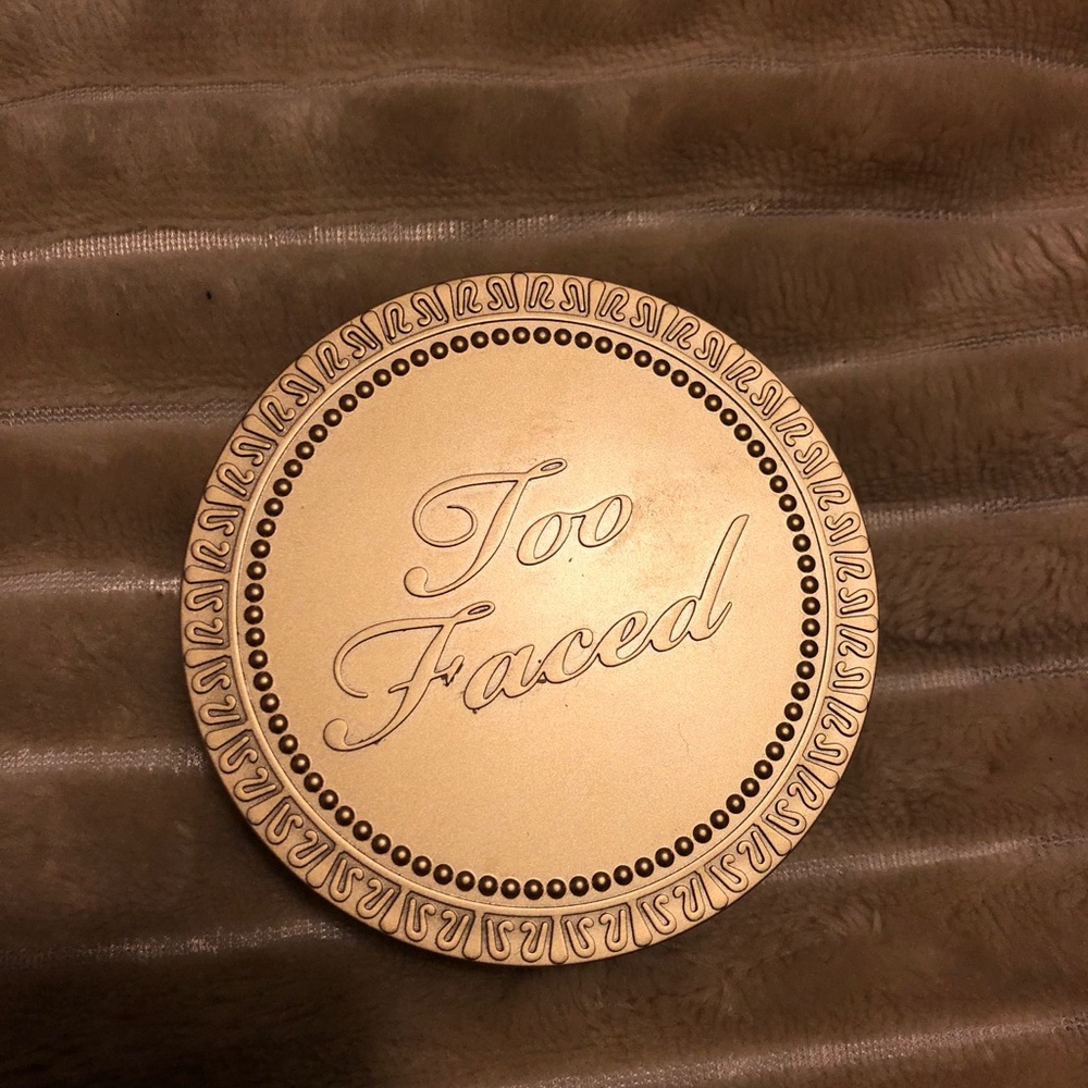 Too faced bronzer